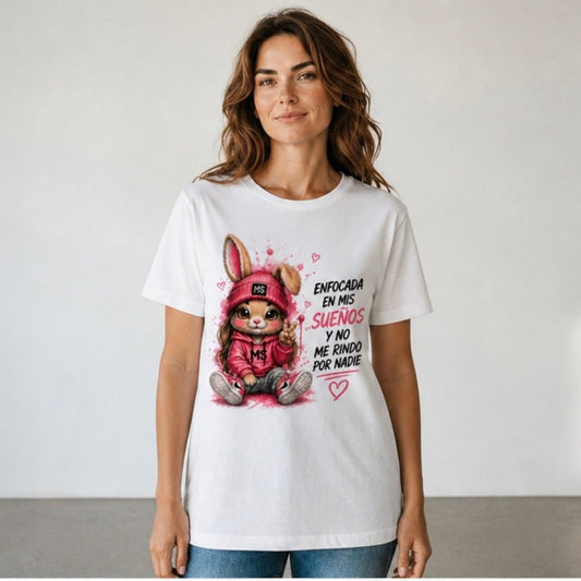 Camiseta "Enfocada en mis sueños"- Diseño motivacional mujer | Marta Sainz